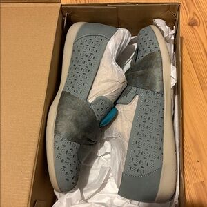 Earth Origins Finley Shoes sz 10 Women Loafer Slip on Flats. Steel blue. NIB